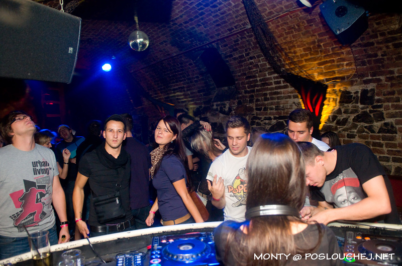 MANIACS  - Pátek 28. 9. 2012