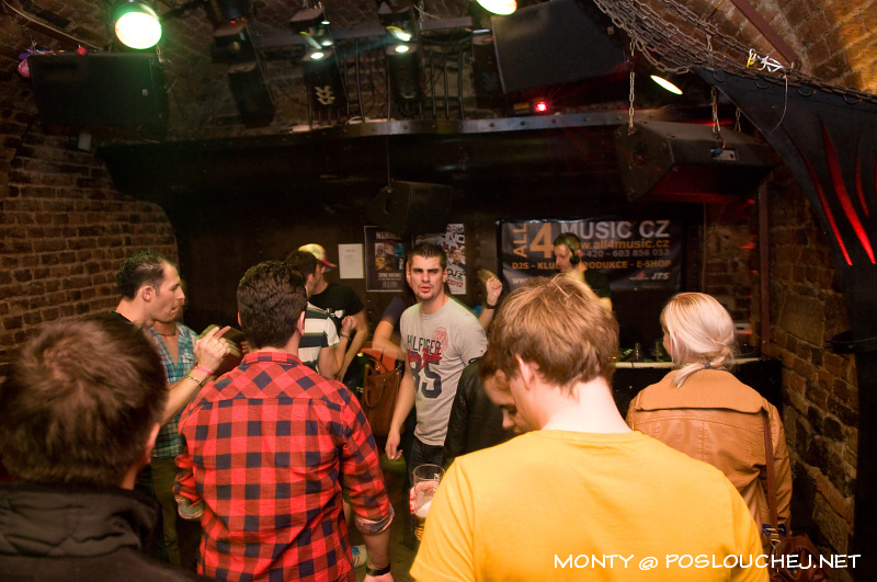 MANIACS  - Pátek 28. 9. 2012