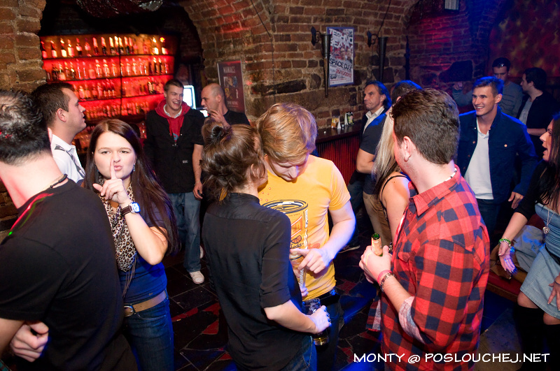 MANIACS  - Pátek 28. 9. 2012