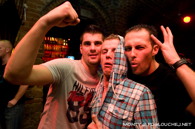 MANIACS  - Pátek 28. 9. 2012