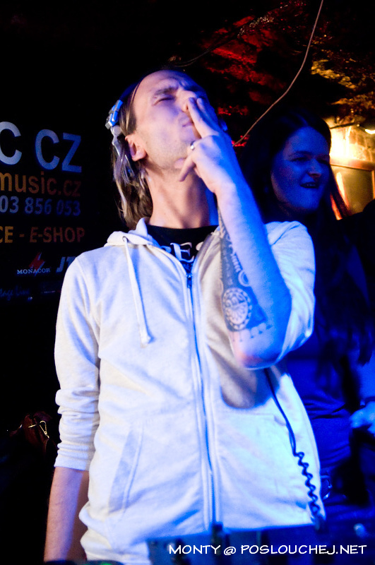 MANIACS  - Pátek 28. 9. 2012