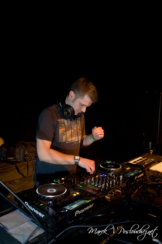 E-MOTION – ALWAYS ONE STEP AHEAD - Pátek 22. 3. 2013