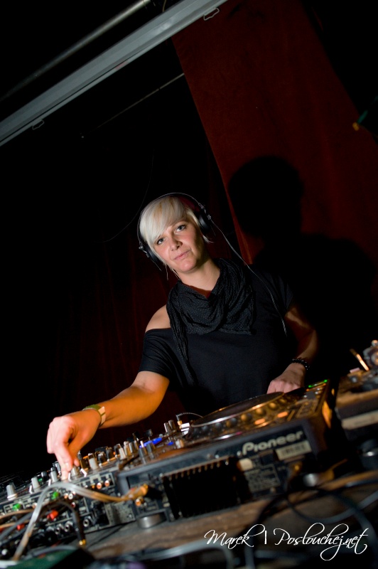 E-MOTION – ALWAYS ONE STEP AHEAD - Pátek 22. 3. 2013