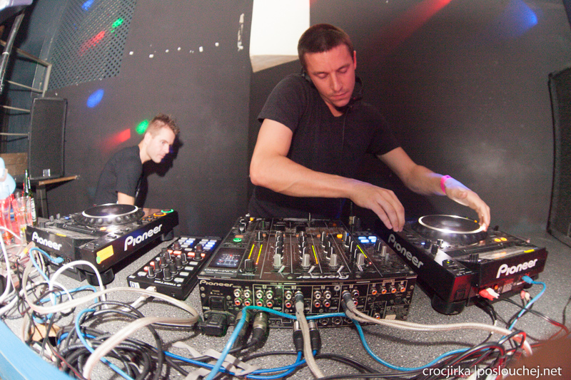 REVOLUTION BEATS - Pátek 30. 8. 2013