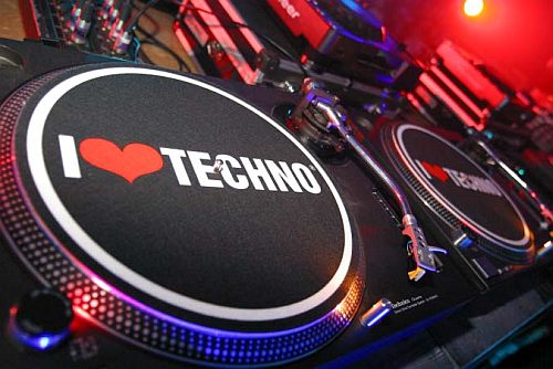 i love techno