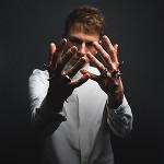 Machine Gun Kelly přiveze do Prahy nové album